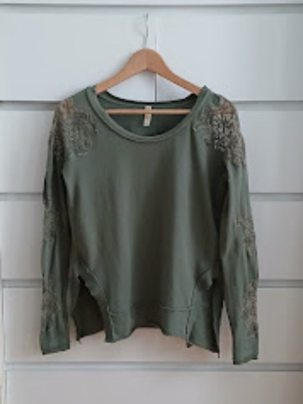 FREE PEOPLE Dark Green Cotton Top with Lace Details - size XS